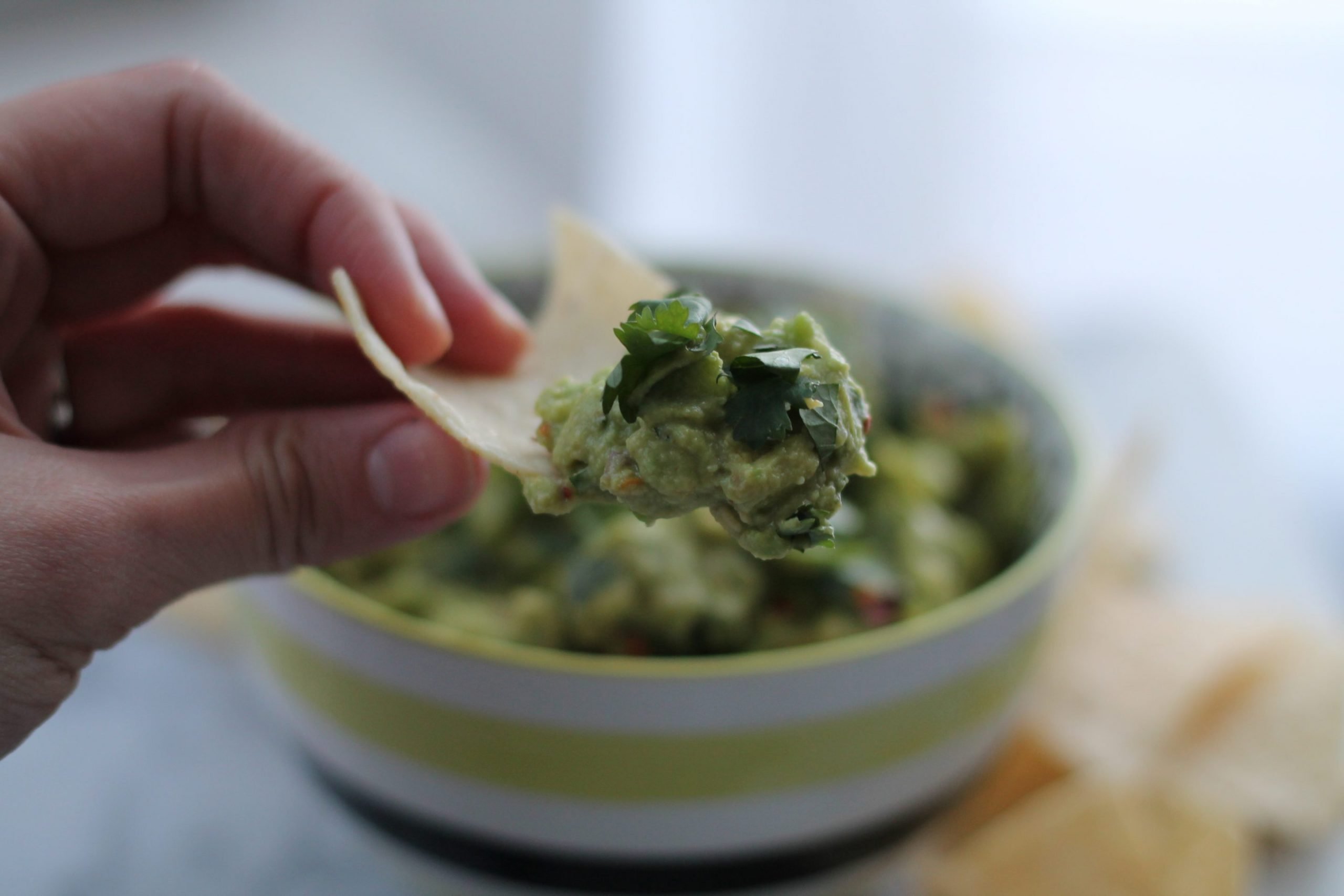 a method for the *perfect* guacamole (every single time!) via playswellwithbutter.com