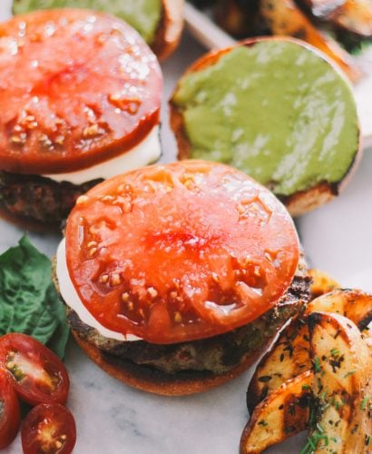 caprese turkey burgers with pesto, fresh mozzarella & heirloom tomato via playswellwithbutter