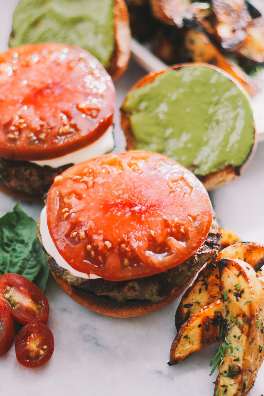 caprese turkey burgers with pesto, fresh mozzarella & heirloom tomato via playswellwithbutter
