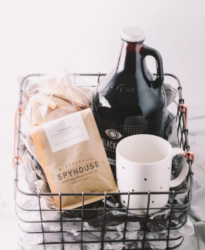 treat the coffee lover in your life with a homemade coffee gift basket this holiday season. a beautiful basket with locally roasted coffee, locally brewed nitro cold brew, a cute mug, & delicious homemade scones makes perfect secret santa gift, hostess gift, or christmas gift for any italian-lover in your life! | a plays well with butter holiday gift basket series