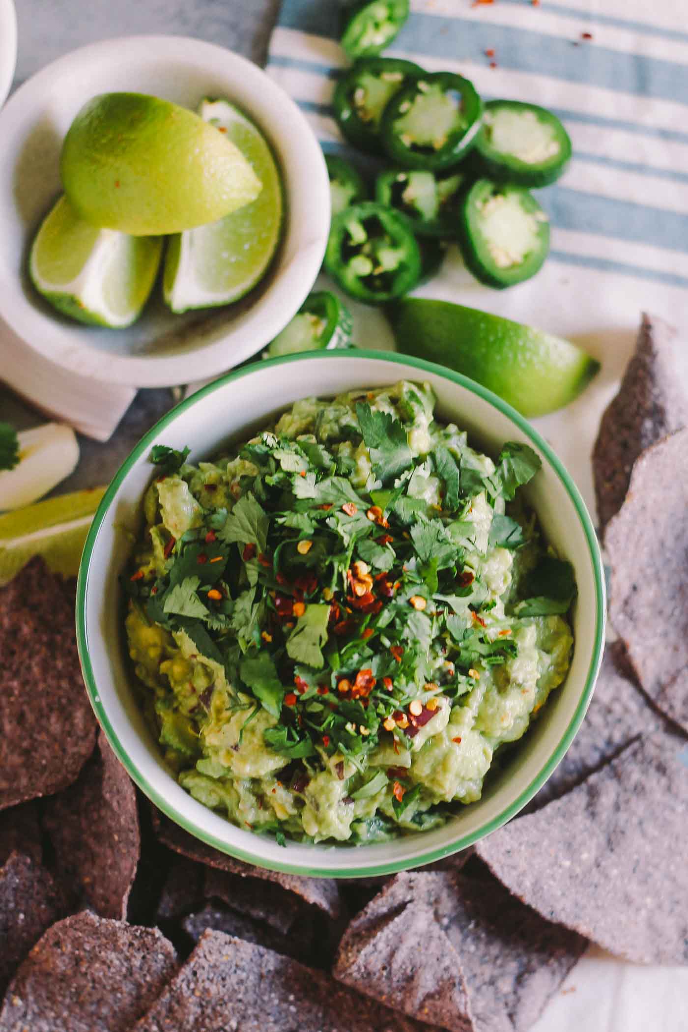 best guacamole ever + 50 recipes for perfect for summer parties! | summer food, summer parties, summer recipes, summer appetizers, summer desserts, summer drinks, easy entertaining, entertaining tips |