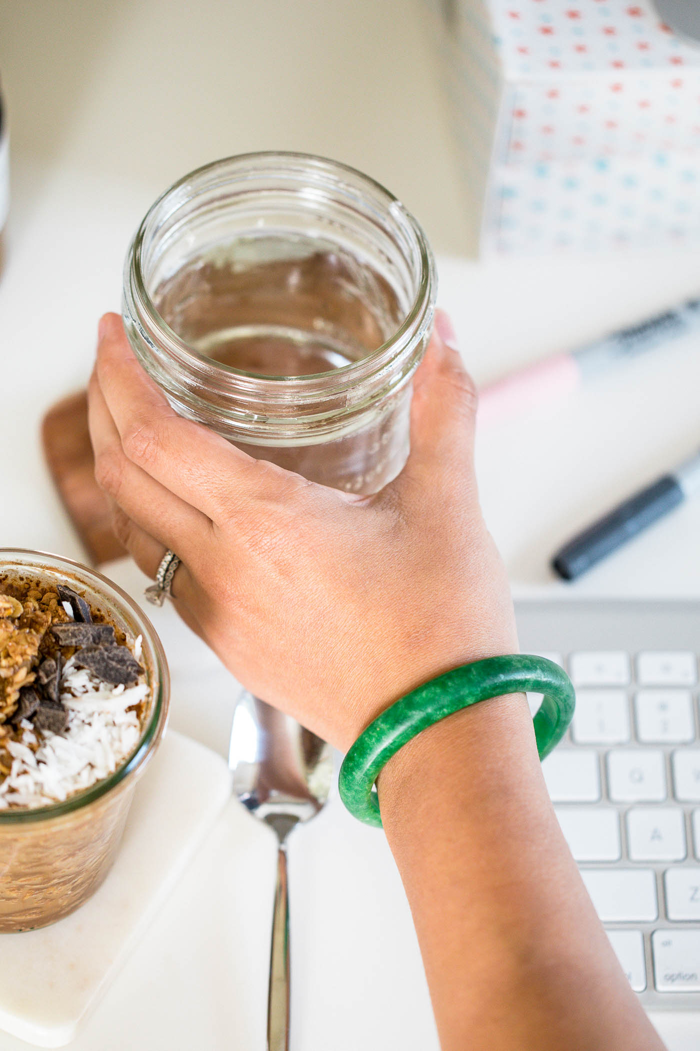 5 tips for a healthy & productive morning while working from home, plus a bonus chocolate coconut cold brew overnight oats recipe! #playswellwithbutter #creativepreneur #workfromhome #morningroutine #healthymorning #healthybreakfast #easybreakfastrecipe