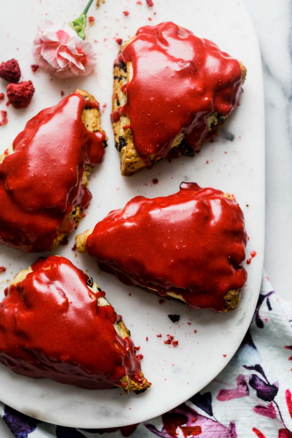 tender & flaky scones bursting with dark chocolate chunks & topped with the perfect raspberry glaze. raspberry dark chocolate chunk scones are perfect for galentine’s day, a wedding shower, baby shower, or any ladies’ brunch! #scones #sconerecipe #galentinesday #brunchrecipe #playswellwithbutter