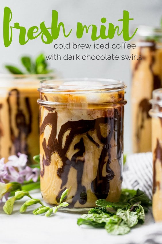 an easy & refreshing fresh mint cold brew iced coffee served with swirls of homemade dark chocolate syrup. the perfect springtime pick-me-up! #coldbrew #icedcoffee #minticedcoffee #dunkindonuts #dunkindonutsicedcoffee #easyicedcoffee #icedcoffeerecipe
