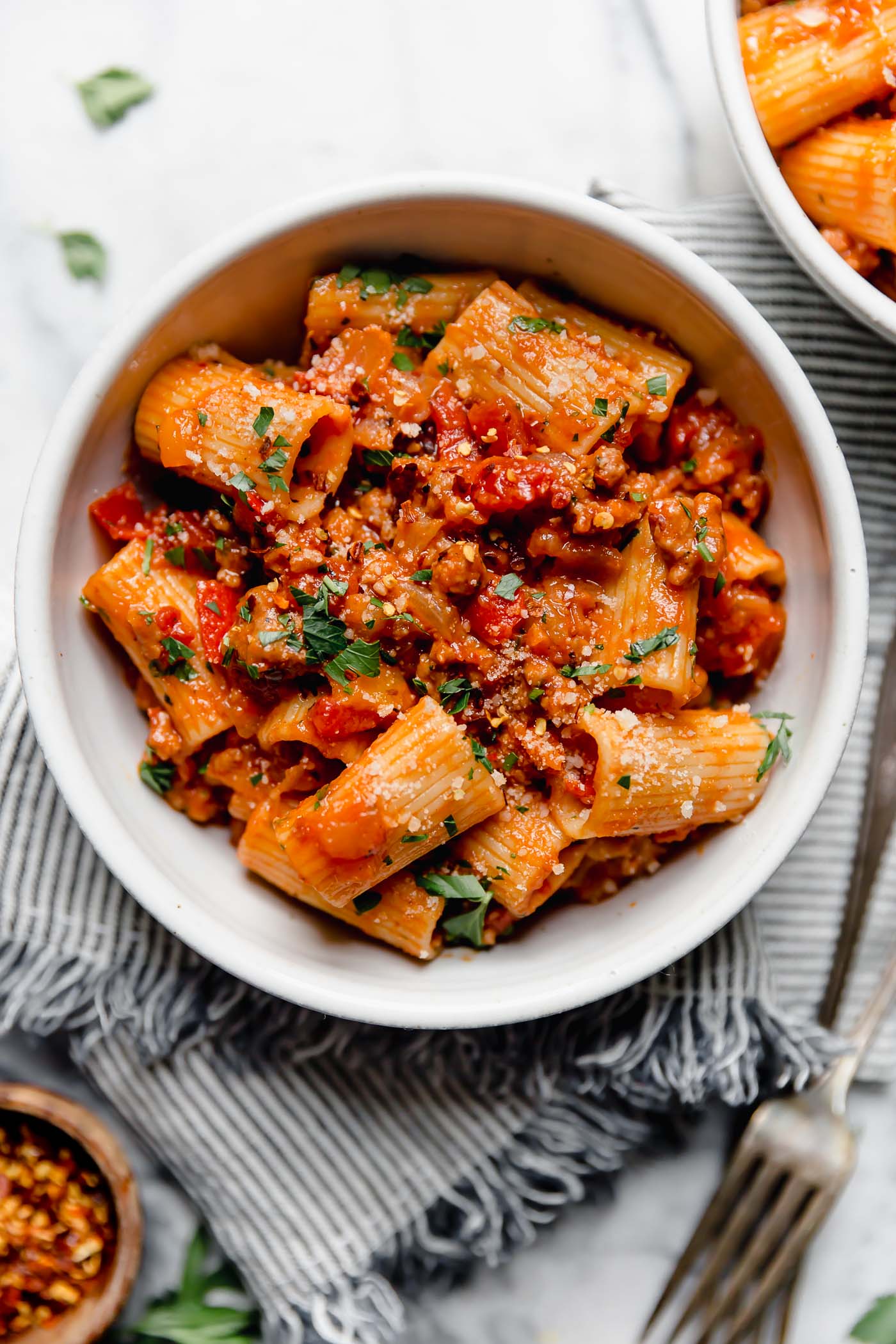 30-Minute Spicy Italian Sausage and Peppers Pasta | PWWB