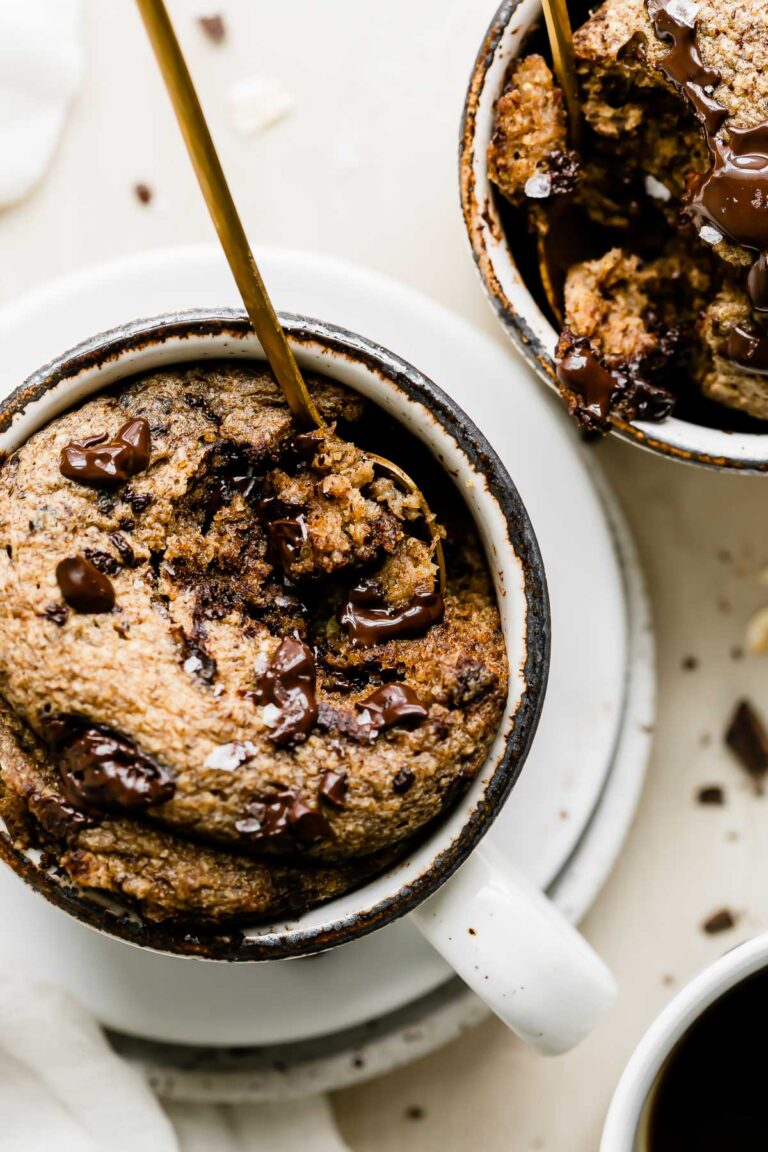 banana-oatmeal-mug-cake-blended-baked-oats-in-microwave