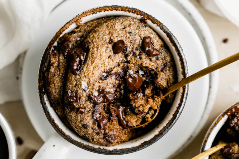 banana-oatmeal-mug-cake-blended-baked-oats-in-microwave