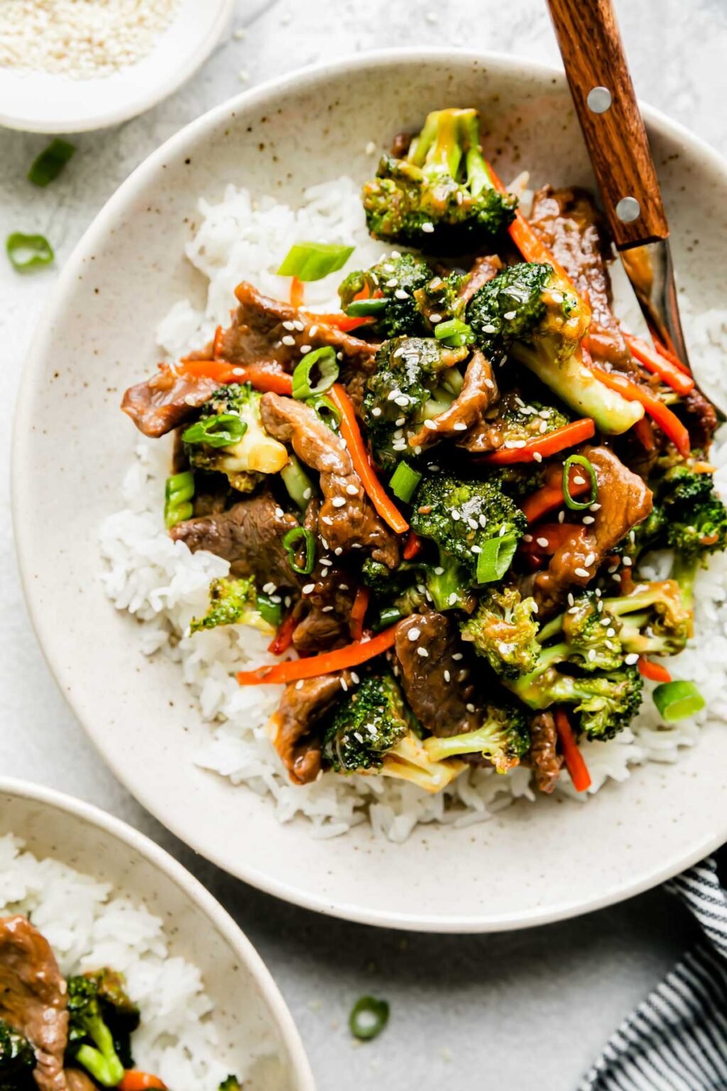 30-Minute Beef and Broccoli Stir Fry (Quick & Easy!) | PWWB